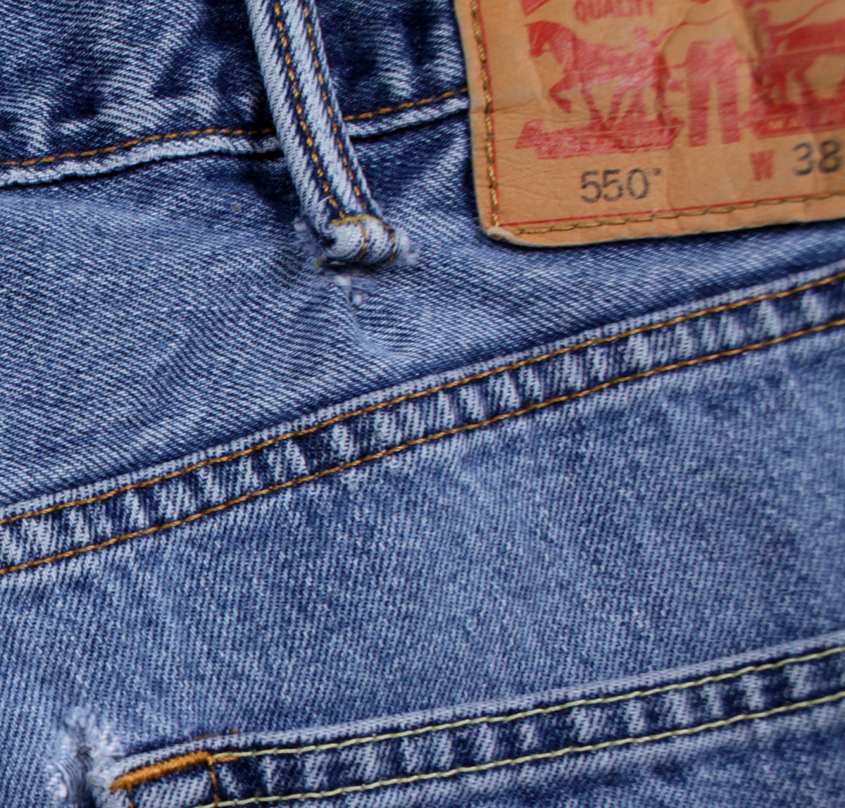 Levis 550 Jeans 38x30 Blue Relaxed Taper Faded Medium Stonewash Zip Denim