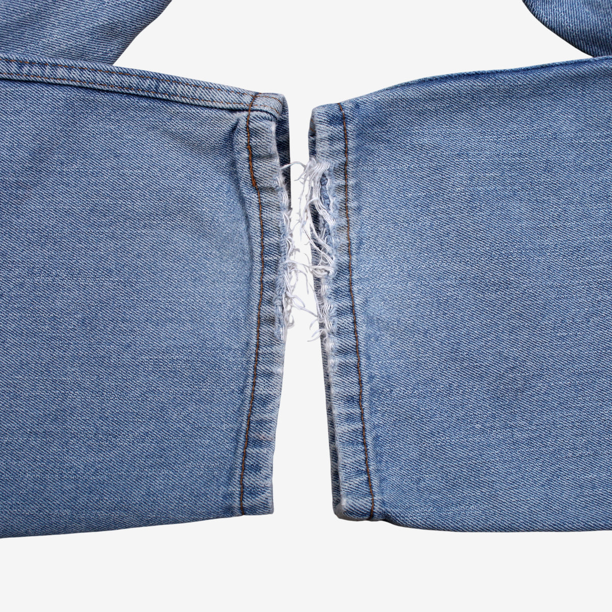 Levis 550 Jeans 38x30 Blue Relaxed Taper Light Stonewash Zip Fly Mid Rise Denim