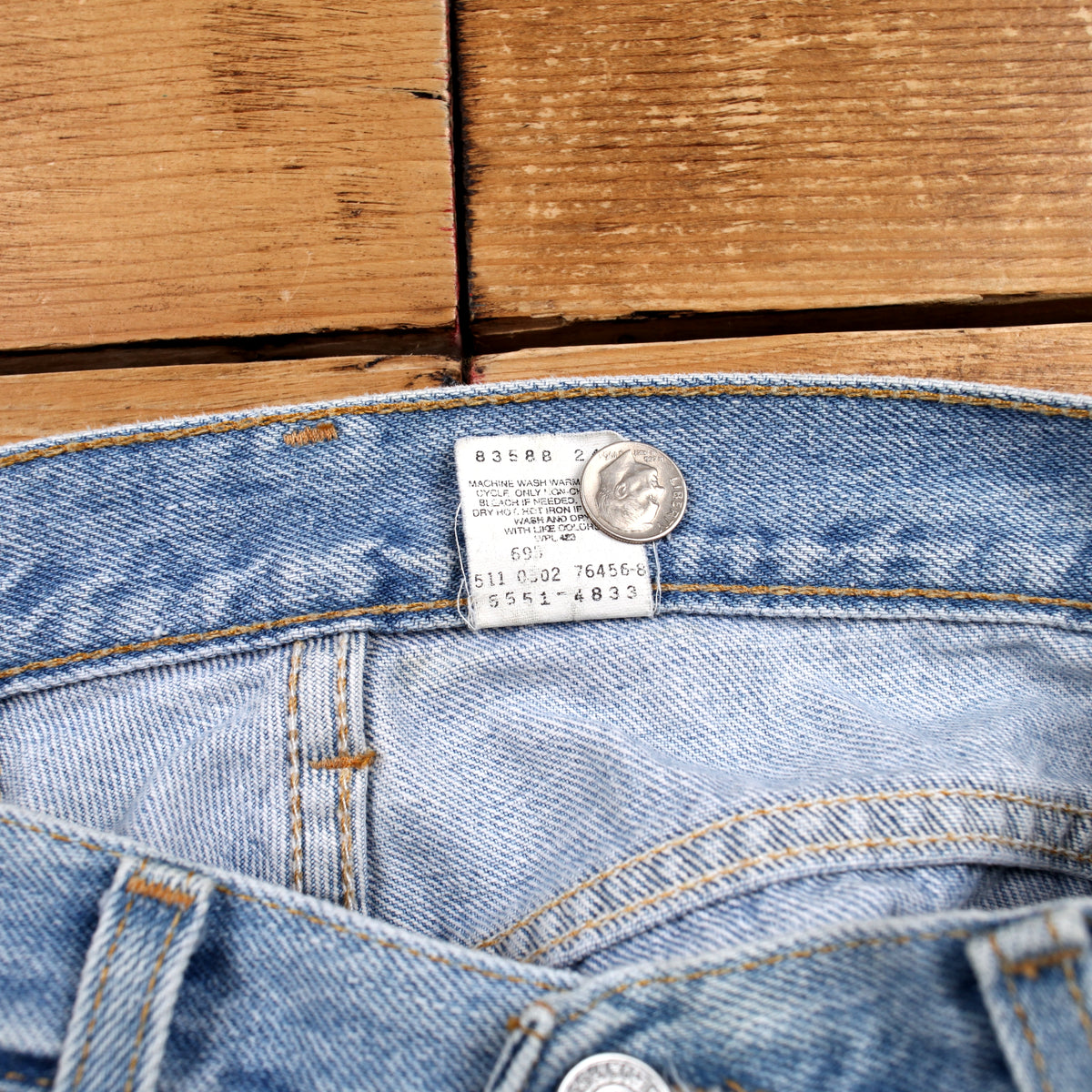 Levis 550 Jeans 27x33 Womens Blue Relaxed Taper USA Made Light Stonewash Denim