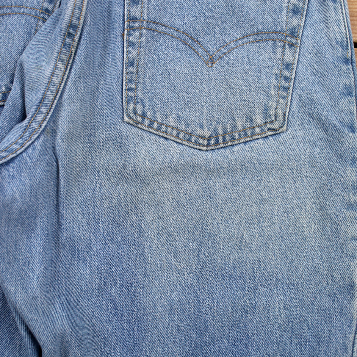 Levis 550 Jeans 27x33 Womens Blue Relaxed Taper USA Made Light Stonewash Denim
