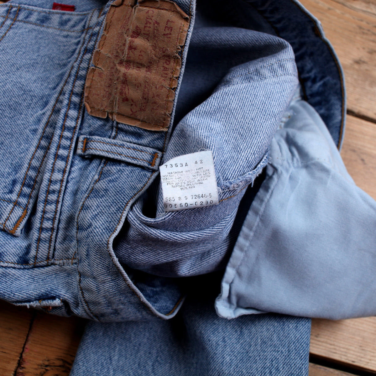 Vintage Levis 550 Jeans 32x30 90s Blue Relaxed Taper USA Made Light Denim