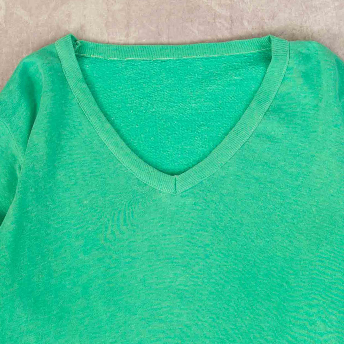 WOMEN'S VINTAGE 1970S BLANK V-NECK SWEATSHIRT - LARGE