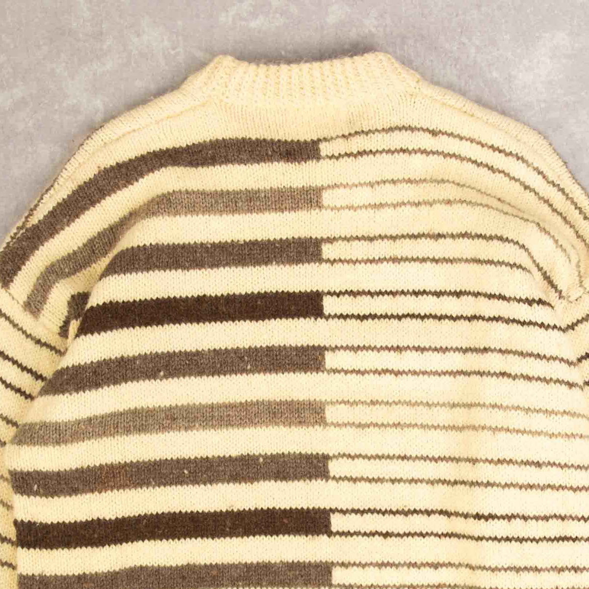 WOMEN'S VINTAGE 1980S STRIPED KNITTED JUMP JUMPER - LARGE