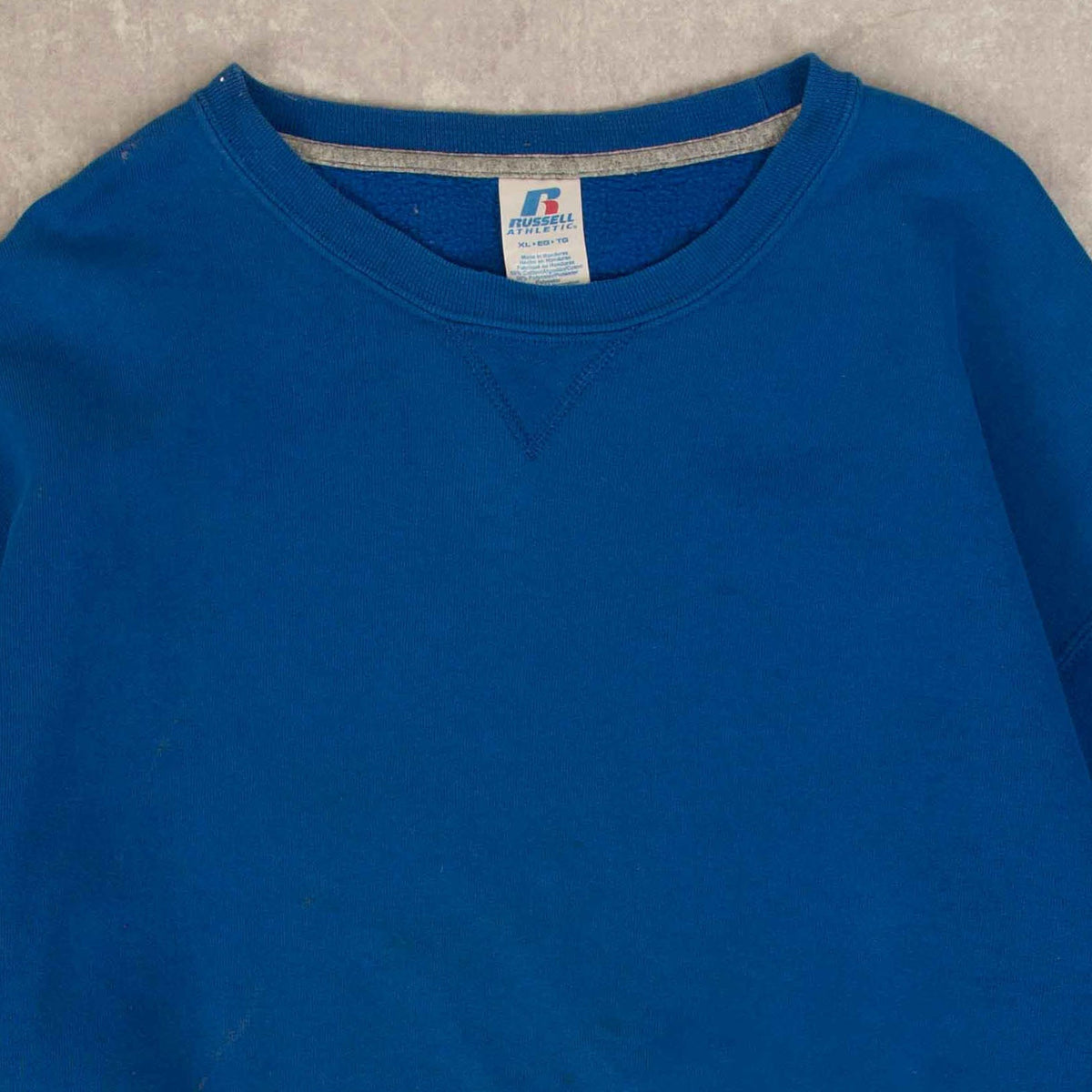 MEN'S VINTAGE RUSSELL ATHLETIC BLANK SWEATSHIRT - X-LARGE