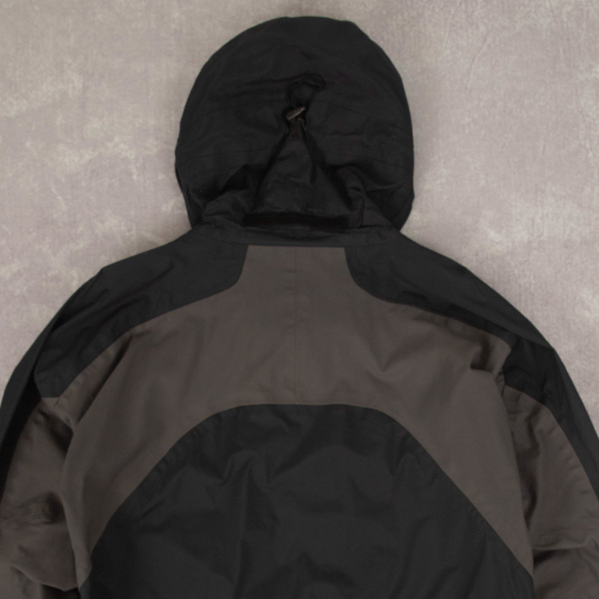 WOMEN'S VINTAGE WATERPROOF HOODED JACKET - MEDIUM