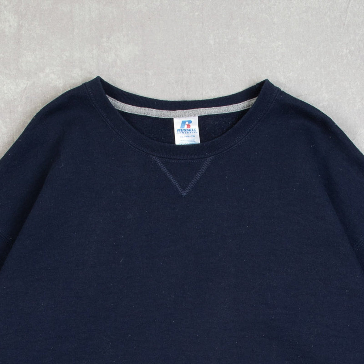 MEN'S VINTAGE RUSSELL ATHLETIC BLANK SWEATSHIRT - X-LARGE