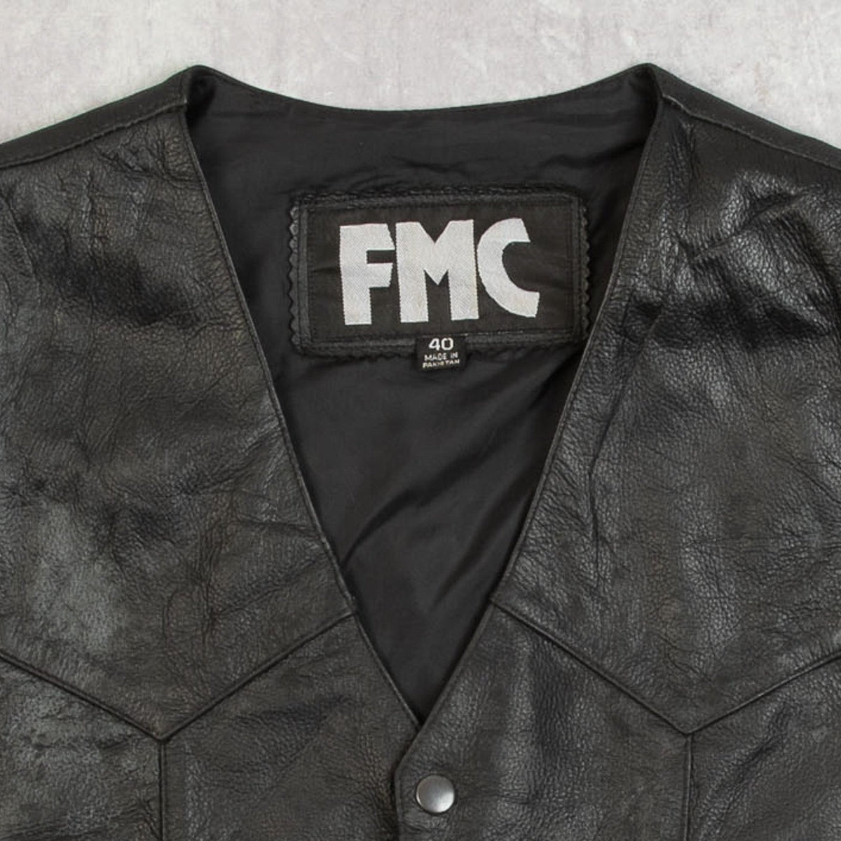 MEN'S VINTAGE 1990S LEATHER VEST JACKET - SMALL