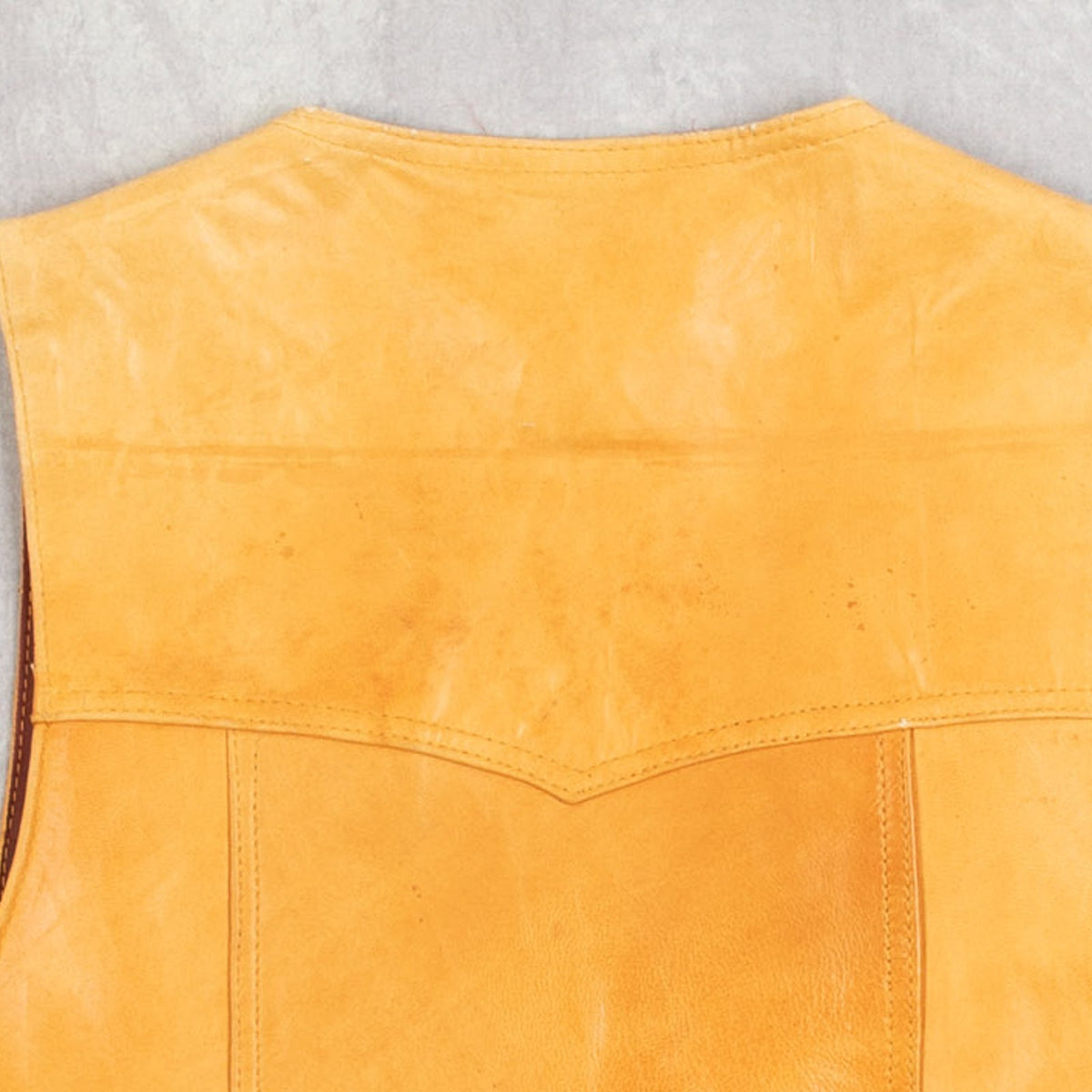 MEN'S VINTAGE 1980S LEATHER VEST JACKET - SMALL