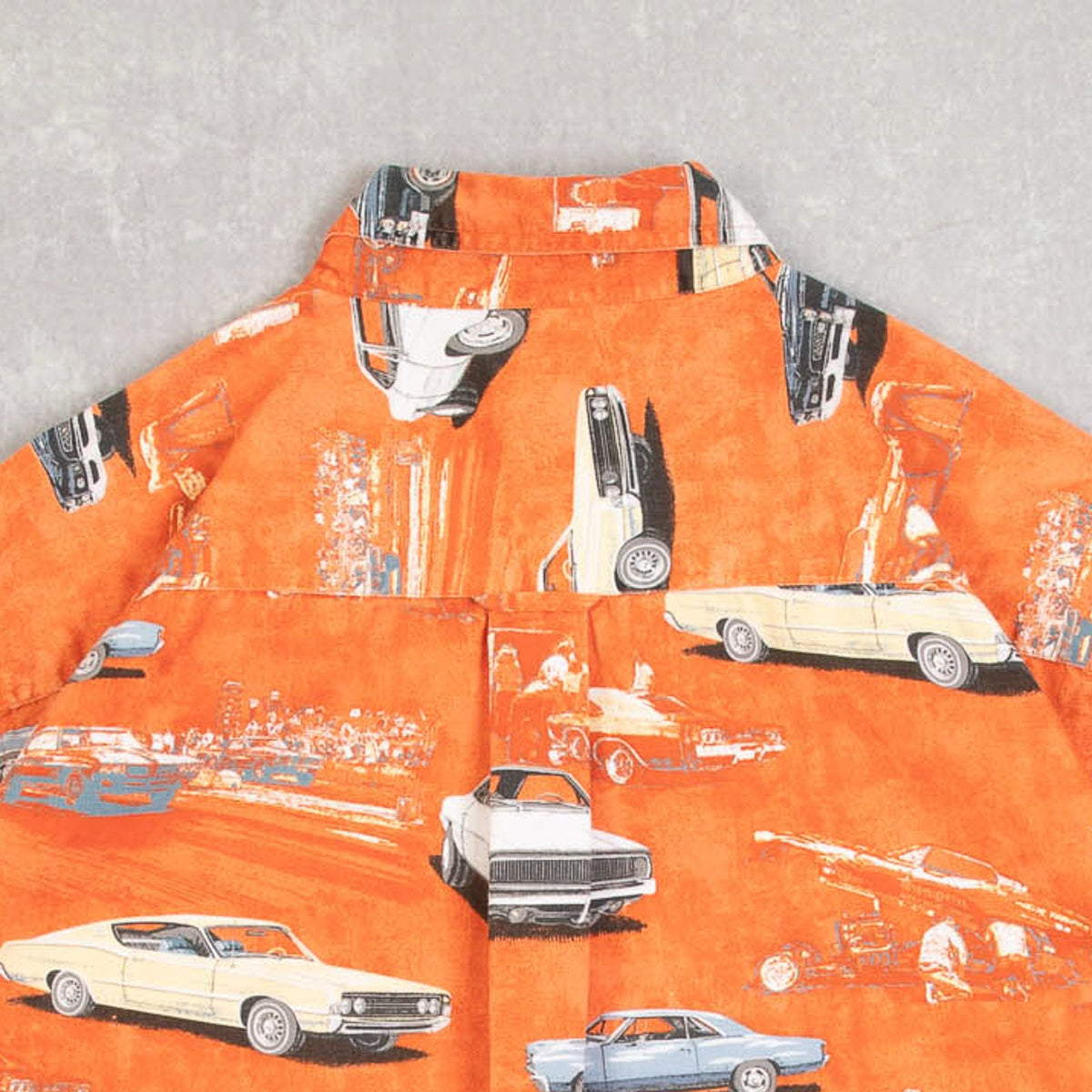 MEN'S VINTAGE 1990S CAR HAWAIIAN SHORT SLEEVE PATTERNED SHIRT - LARGE