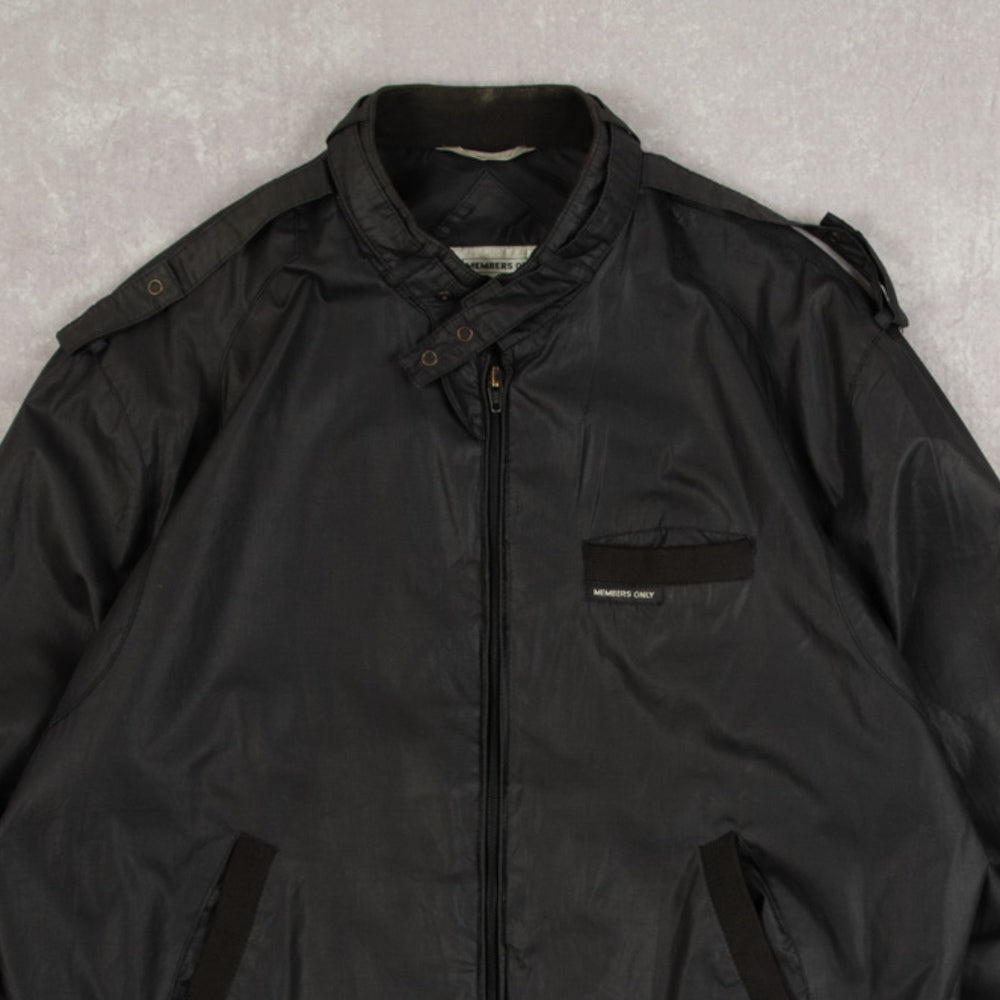 MEN'S VINTAGE MEMBERS ONLY UTILITY BOMBER JACKET - MEDIUM
