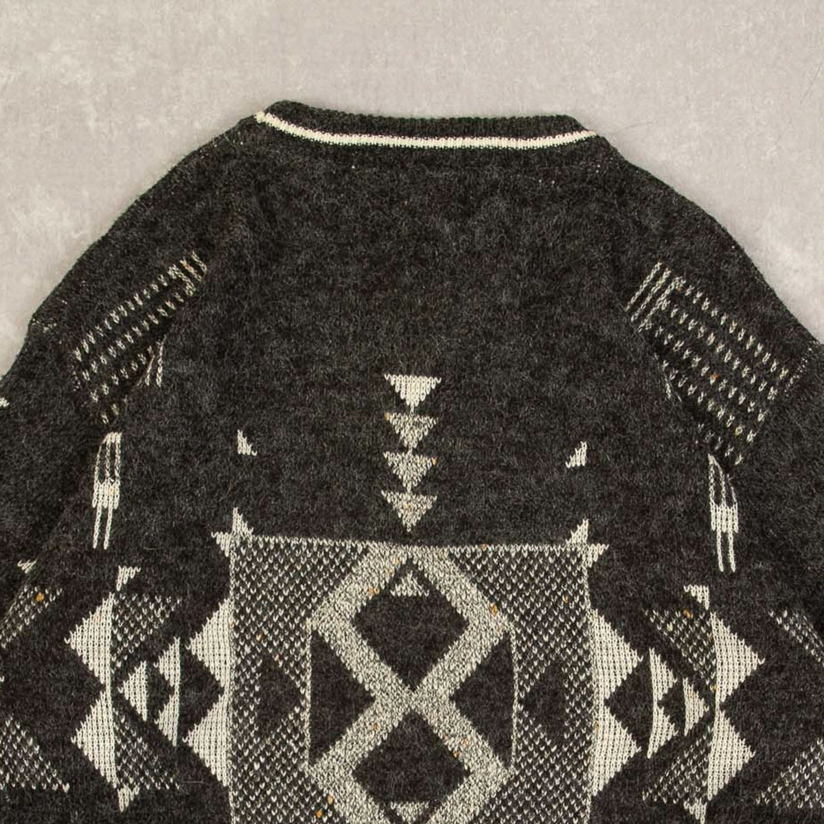 MEN'S VINTAGE 1990S PATTERNED KNITTED JUMPER - MEDIUM