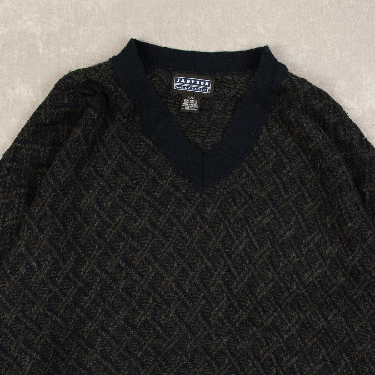 MEN'S VINTAGE 1990S STRUCTURED V-NECK KNITTED JUMPER - LARGE