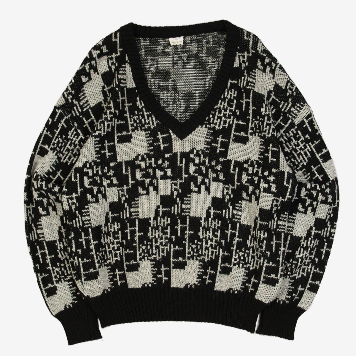 MEN'S VINTAGE 1980S PATTERNED V-NECK KNITTED JUMPER - MEDIUM
