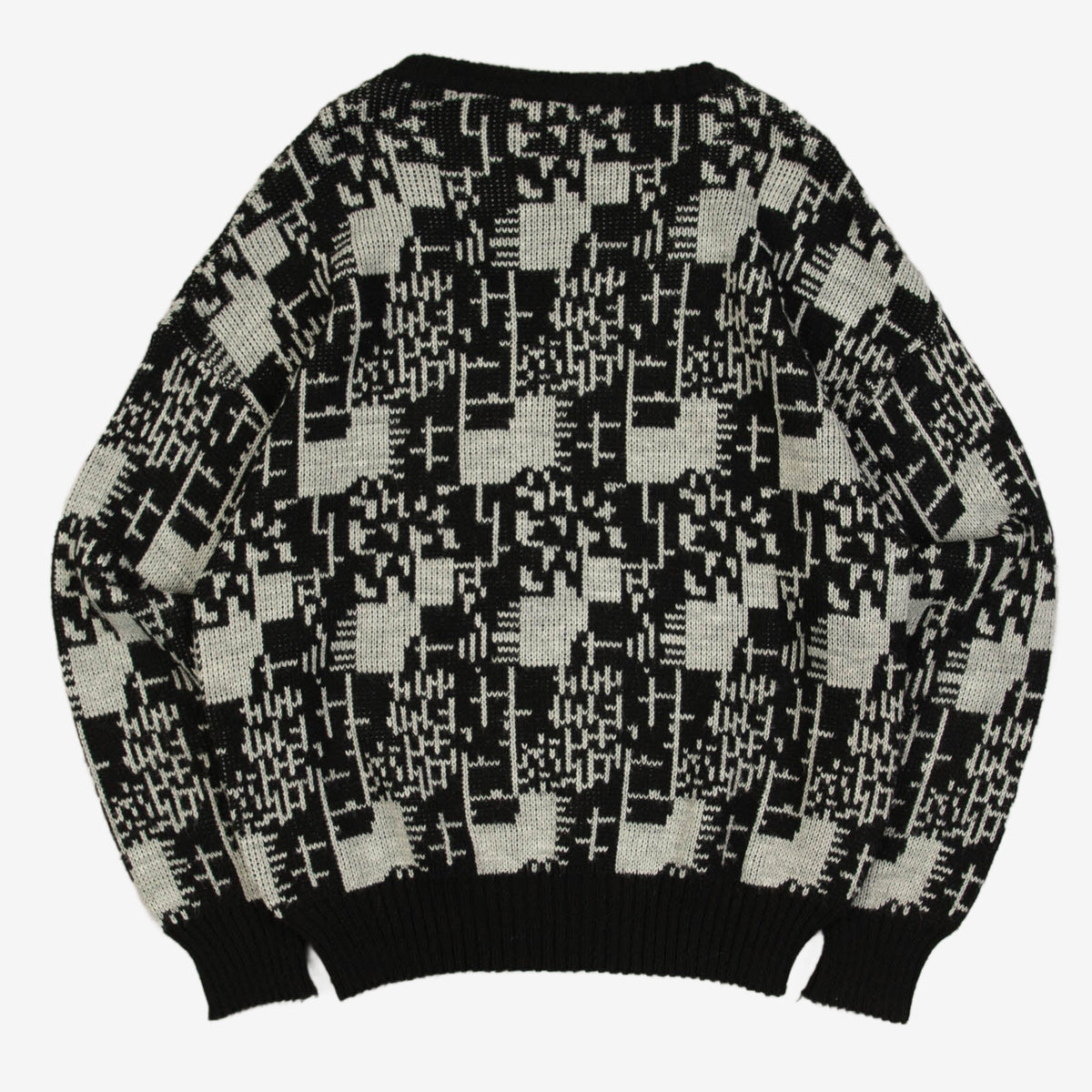 MEN'S VINTAGE 1980S PATTERNED V-NECK KNITTED JUMPER - MEDIUM
