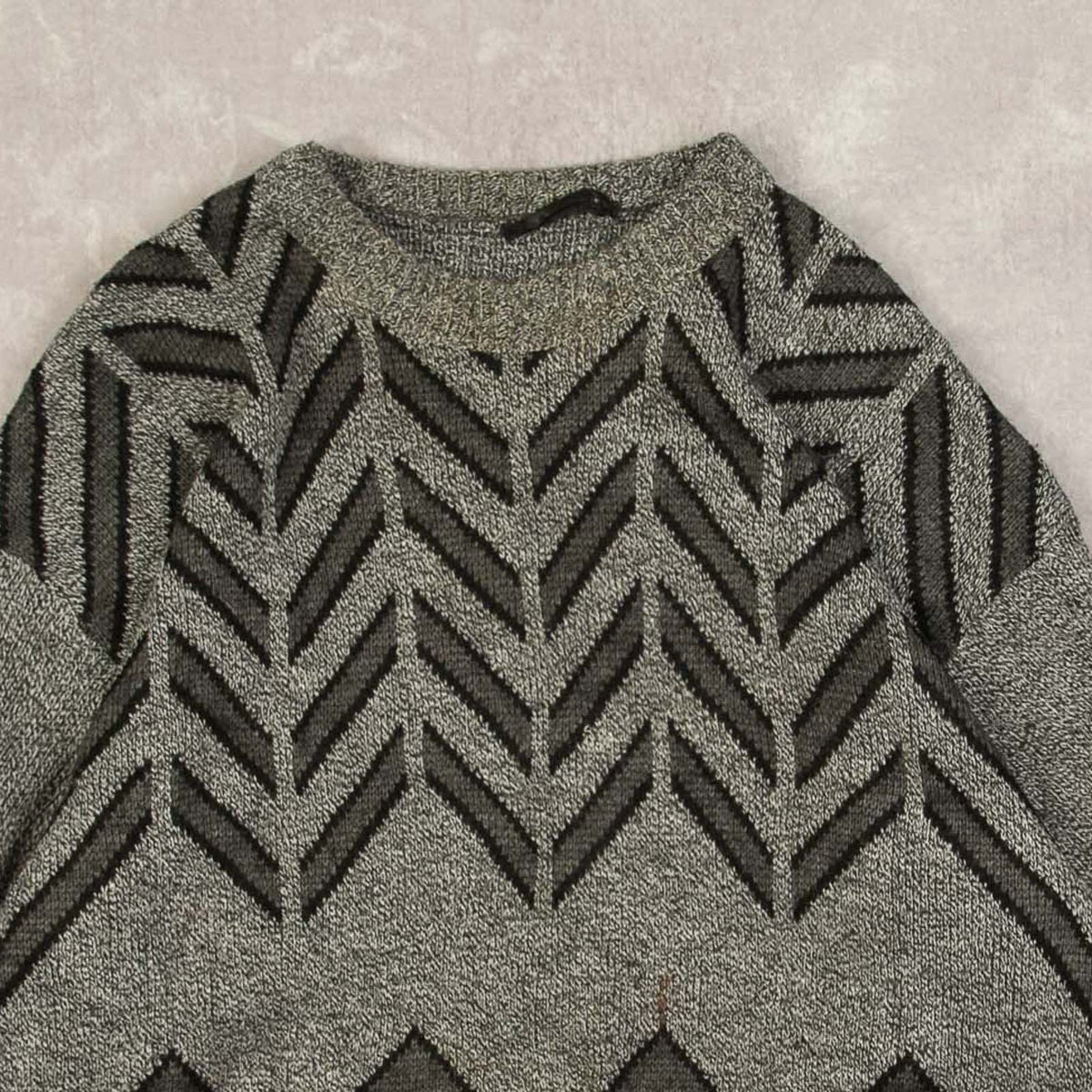 MEN'S VINTAGE 1980S CHEVRON PATTERNED KNITTED JUMPER - LARGE