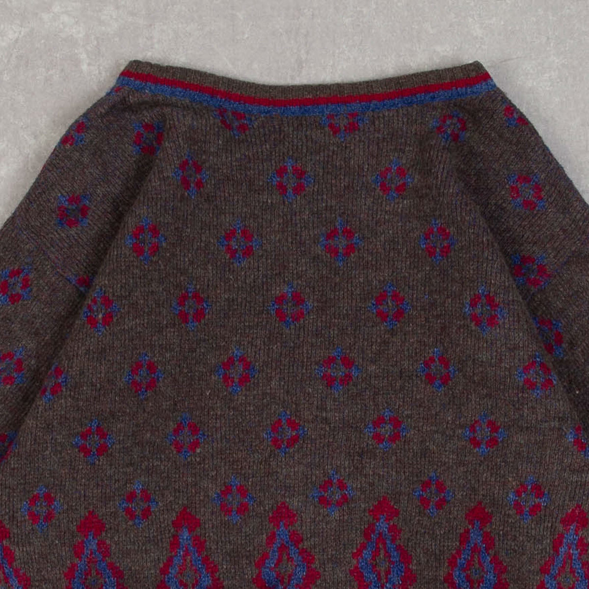 MEN'S VINTAGE 1980S PATTERNED KNITTED JUMPER - SMALL