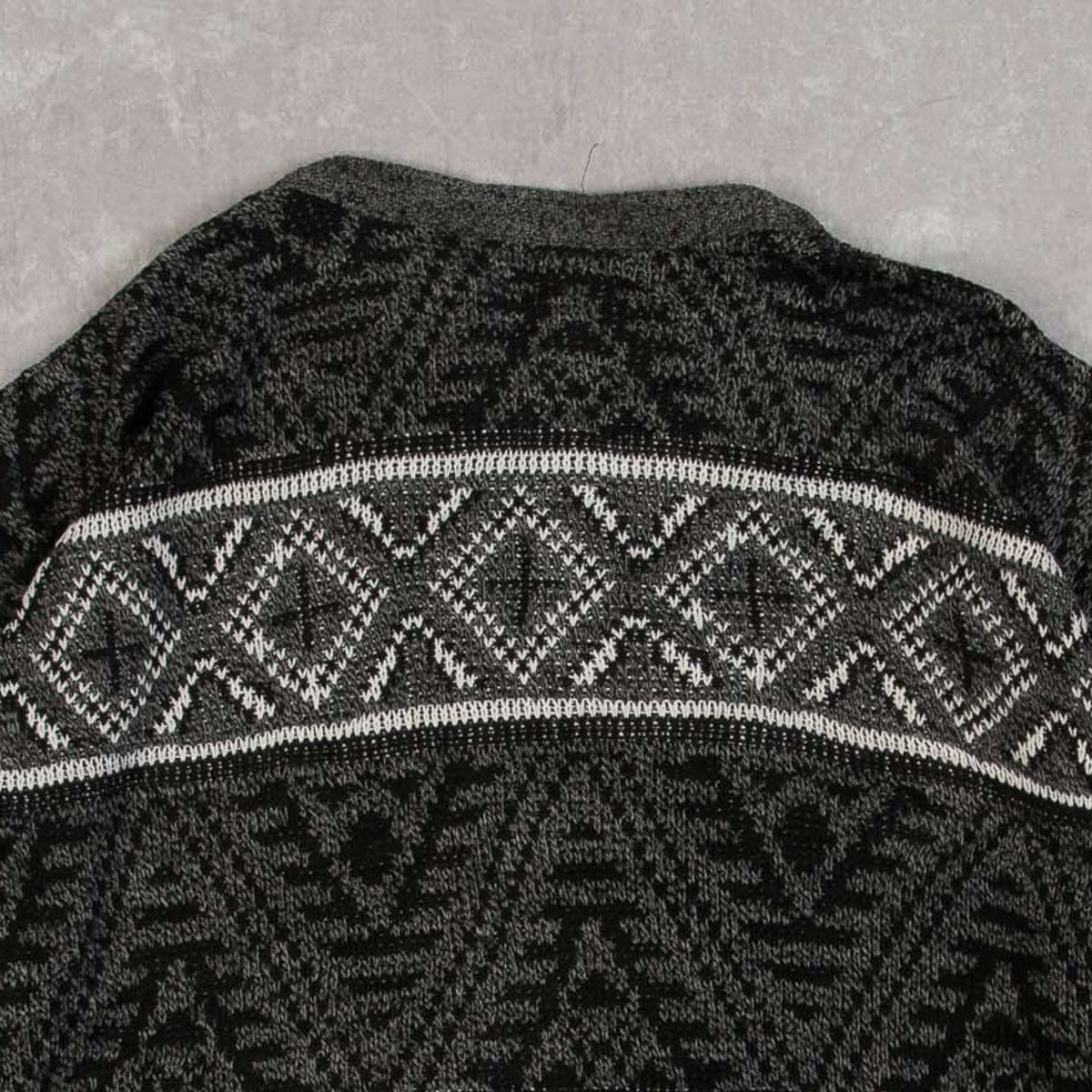 MEN'S VINTAGE 1990S PATTERNED KNITTED JUMPER - MEDIUM