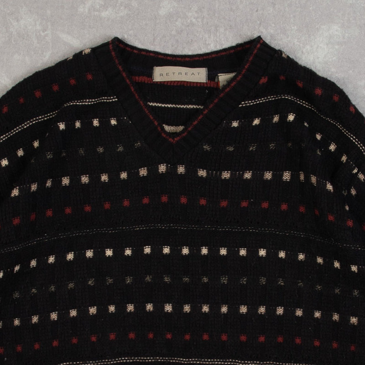 MEN'S VINTAGE 1990S STRUCTURED V-NECK KNITTED JUMPER - MEDIUM