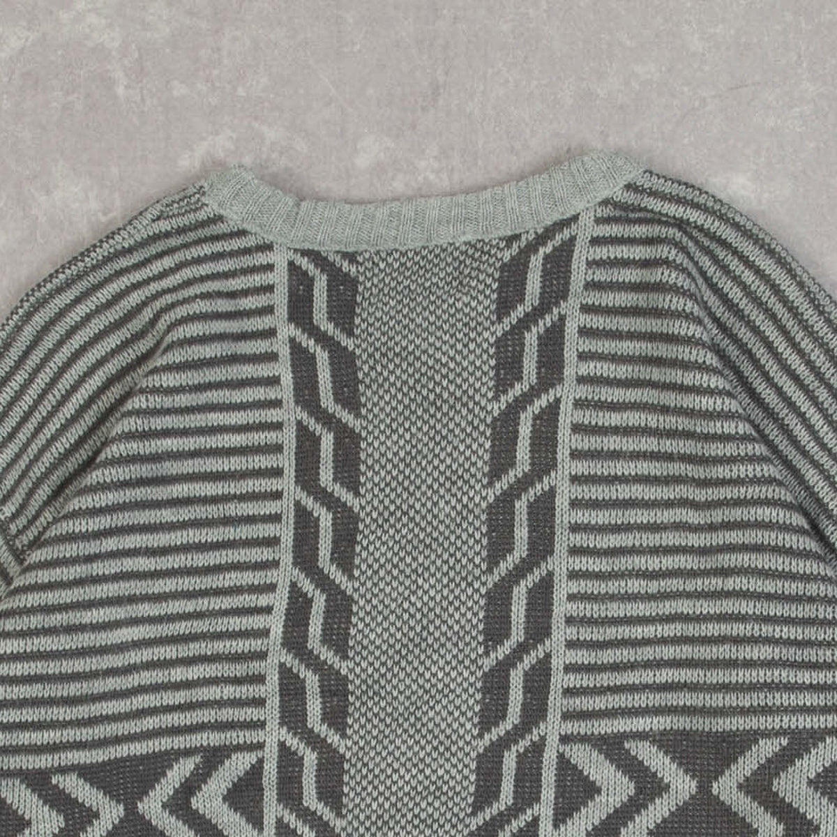 WOMEN'S VINTAGE 1980S STRIPED PATTERNED KNITTED JUMPER - LARGE
