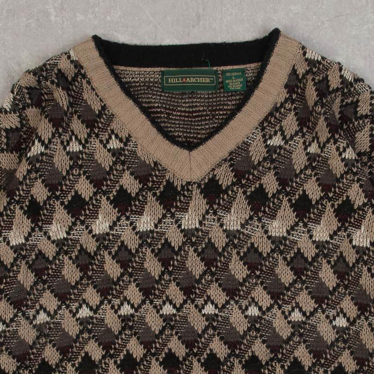 MEN'S VINTAGE 1990S PATTERNED V-NECK KNITTED JUMPER - LARGE