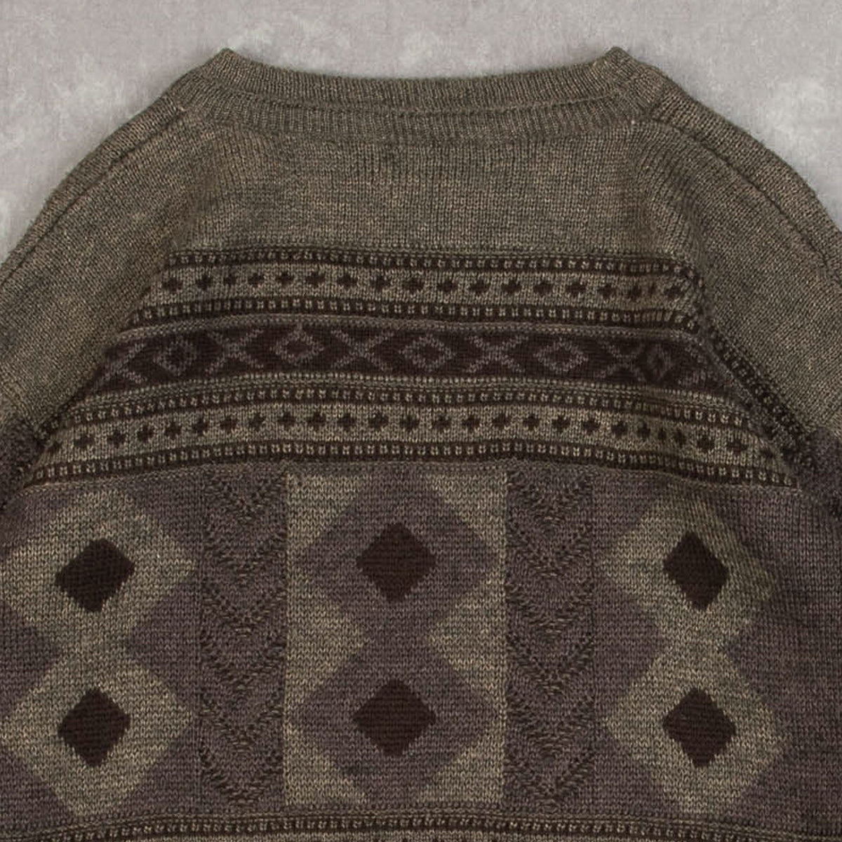 MEN'S VINTAGE 1980S FELT PATCH PATTERNED KNITTE JUMPER - MEDIUM