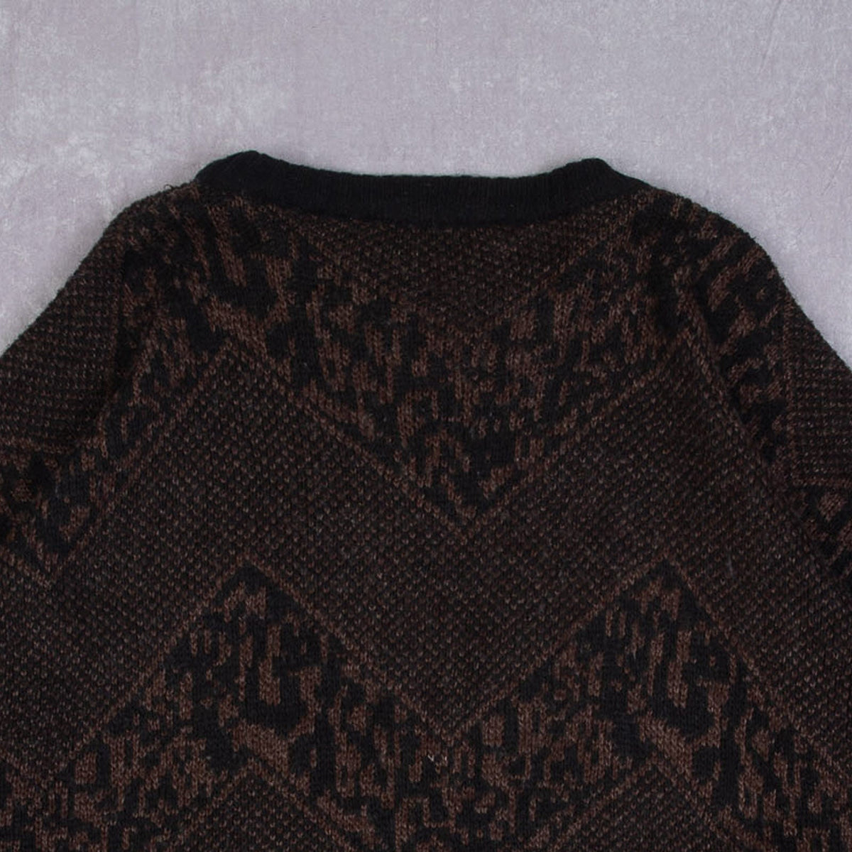 MEN'S VINTAGE 1980S LEATHER PATCH PATTERNED KNITTED JUMPER - LARGE