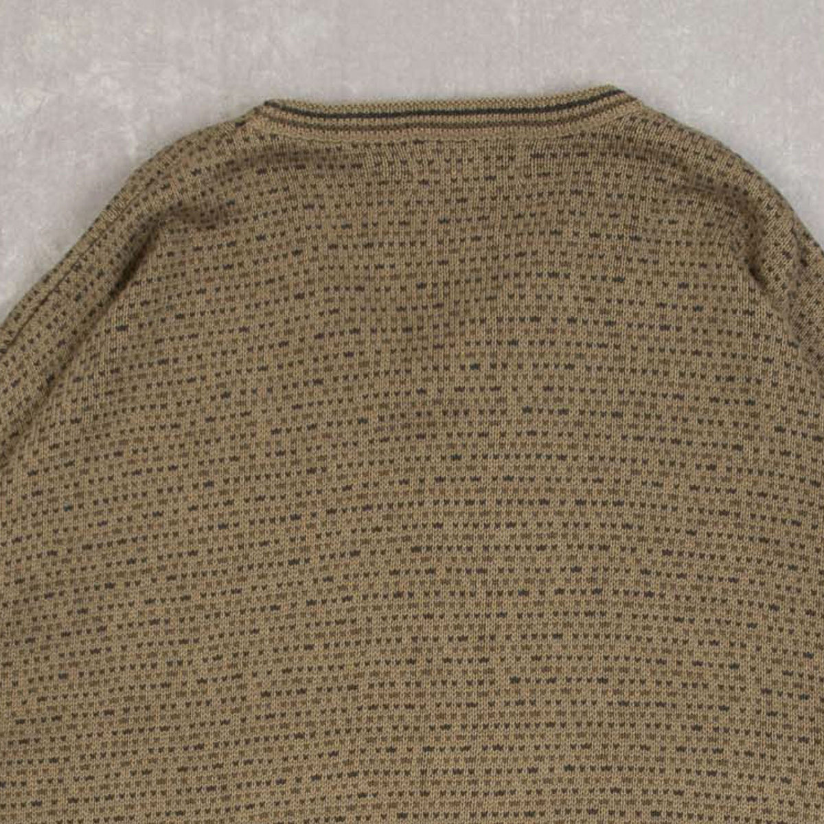 MEN'S VINTAGE 1990S PATTERNED V-NECK KNITTED JUMPER - XX-LARGE