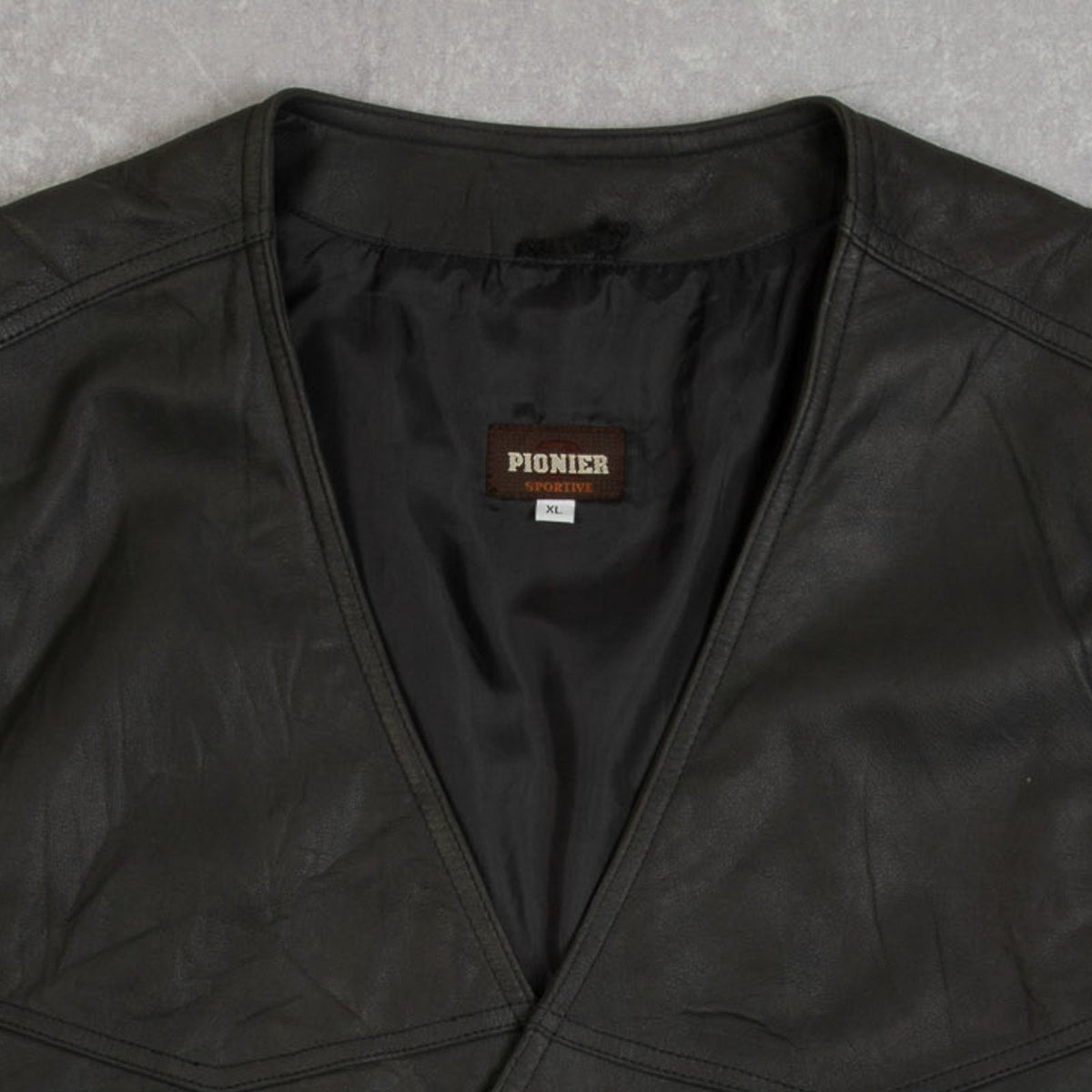 MEN'S VINTAGE 1990S LEATHER GILET VEST JACKET - X-LARGE