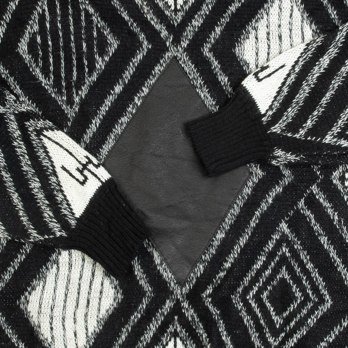 MEN'S VINTAGE 1980S LEATHER PATCH PATTERNED KNITTED JUMPER - MEDIUM