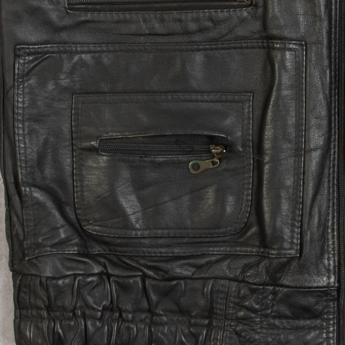 MEN'S VINTAGE 1990S LEATHER UTILITY VEST JACKET - SMALL