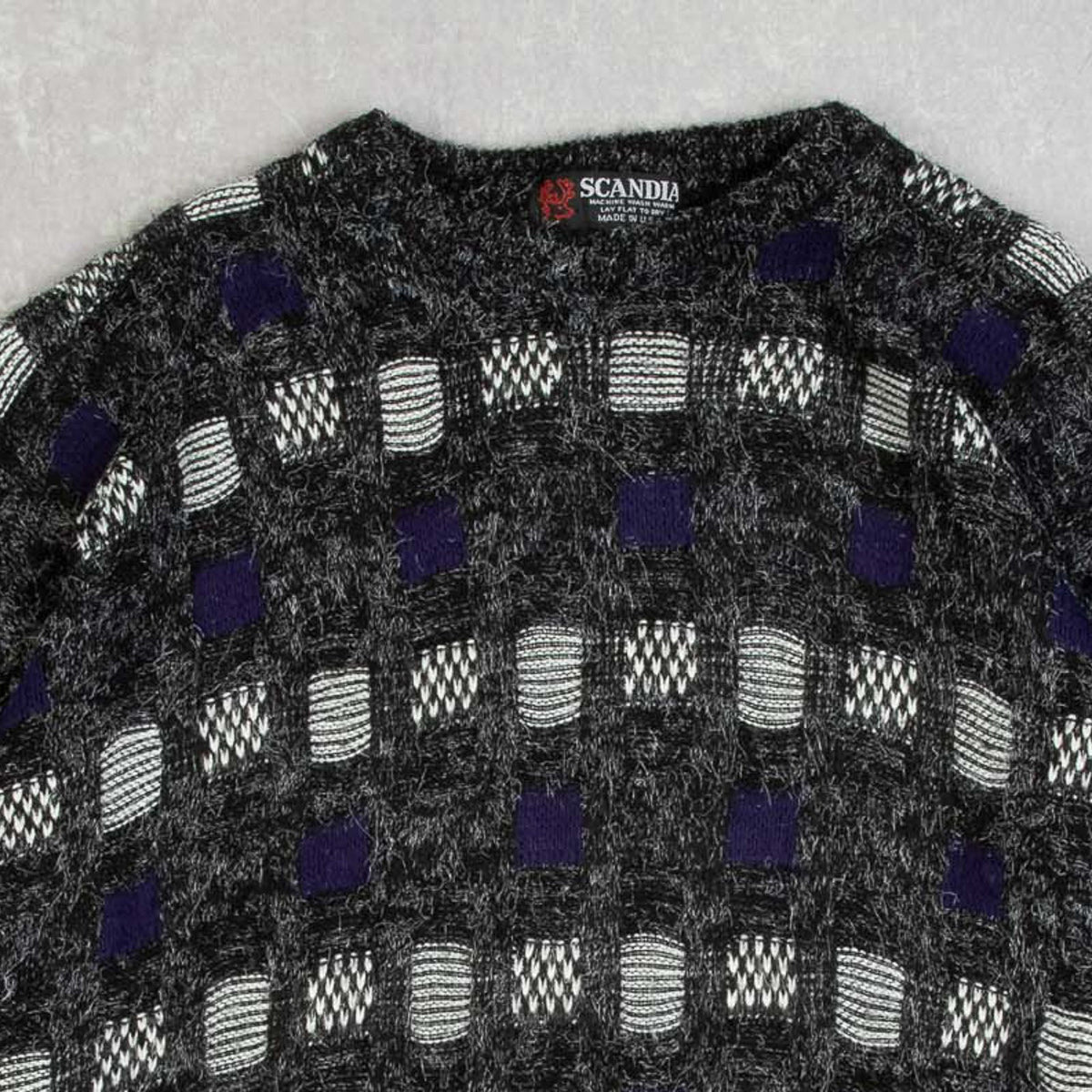 MEN'S VINTAGE 1980S PATTERNED KNITTED JUMPER - LARGE