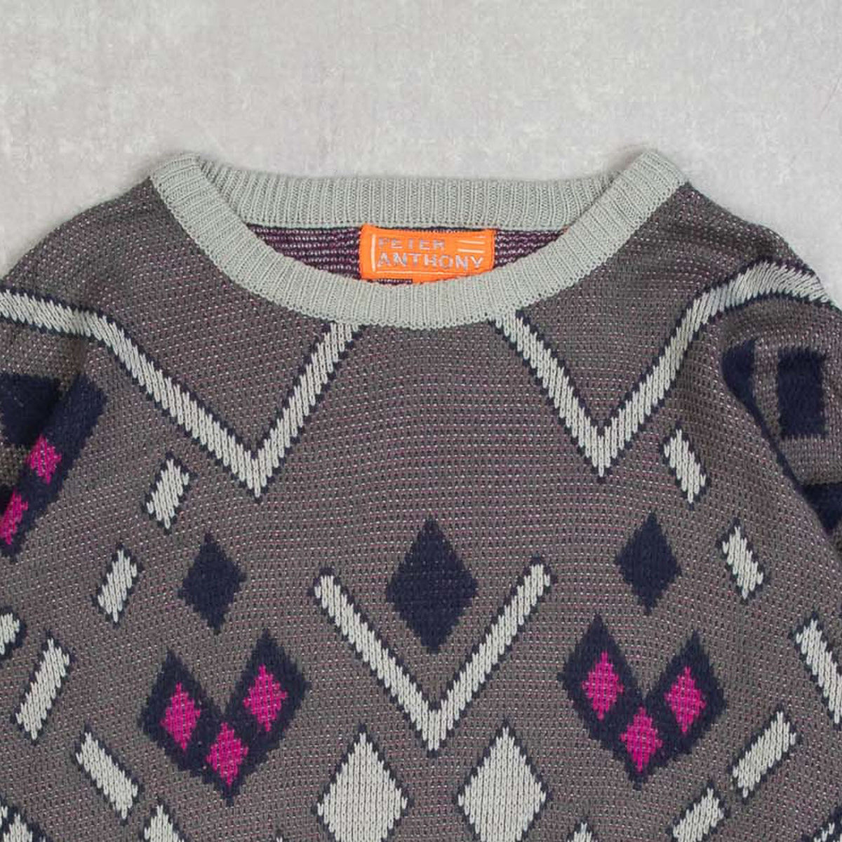 MEN'S VINTAGE 1980S CHEVRON PATTERNED KNITTED JUMPER - MEDIUM