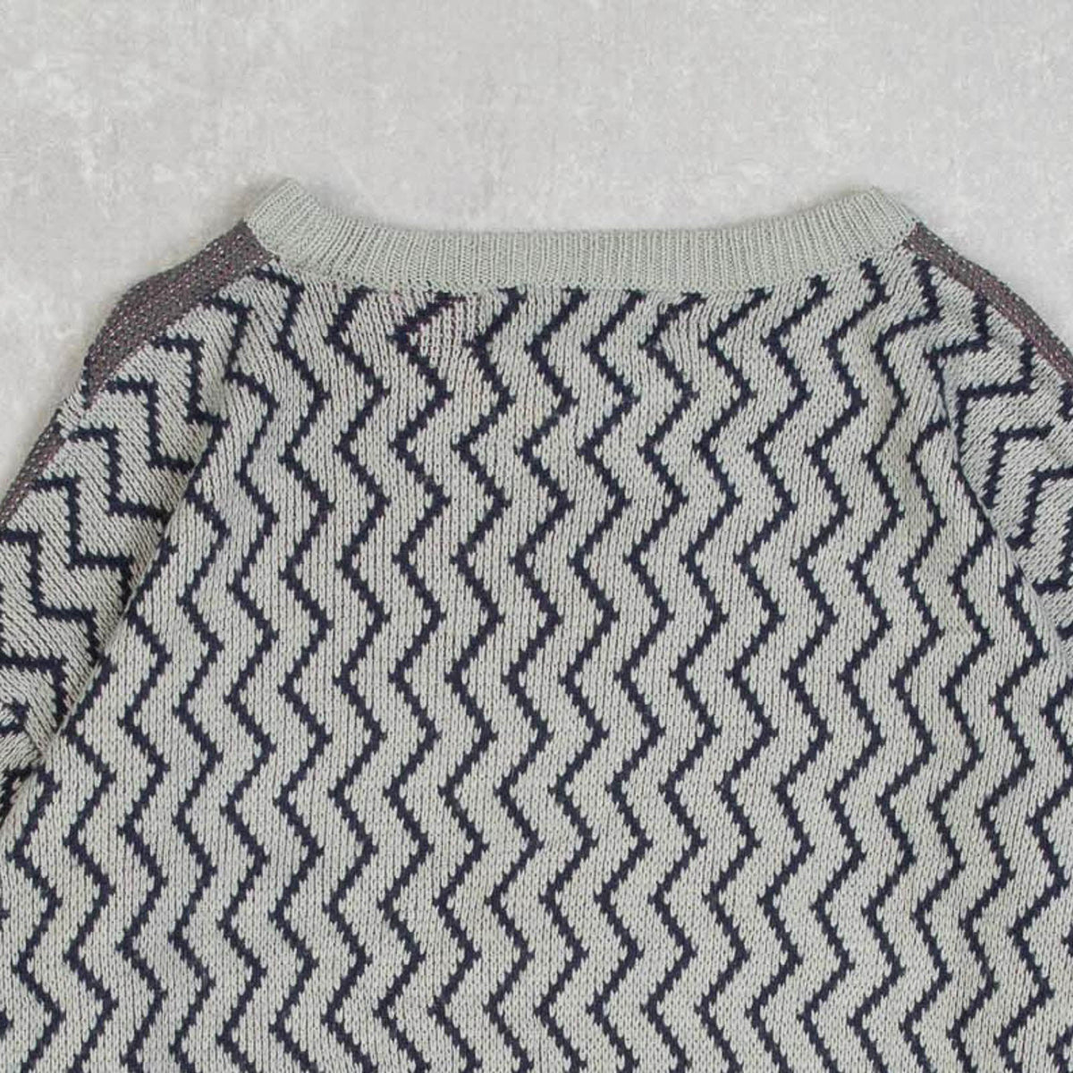 MEN'S VINTAGE 1980S CHEVRON PATTERNED KNITTED JUMPER - MEDIUM