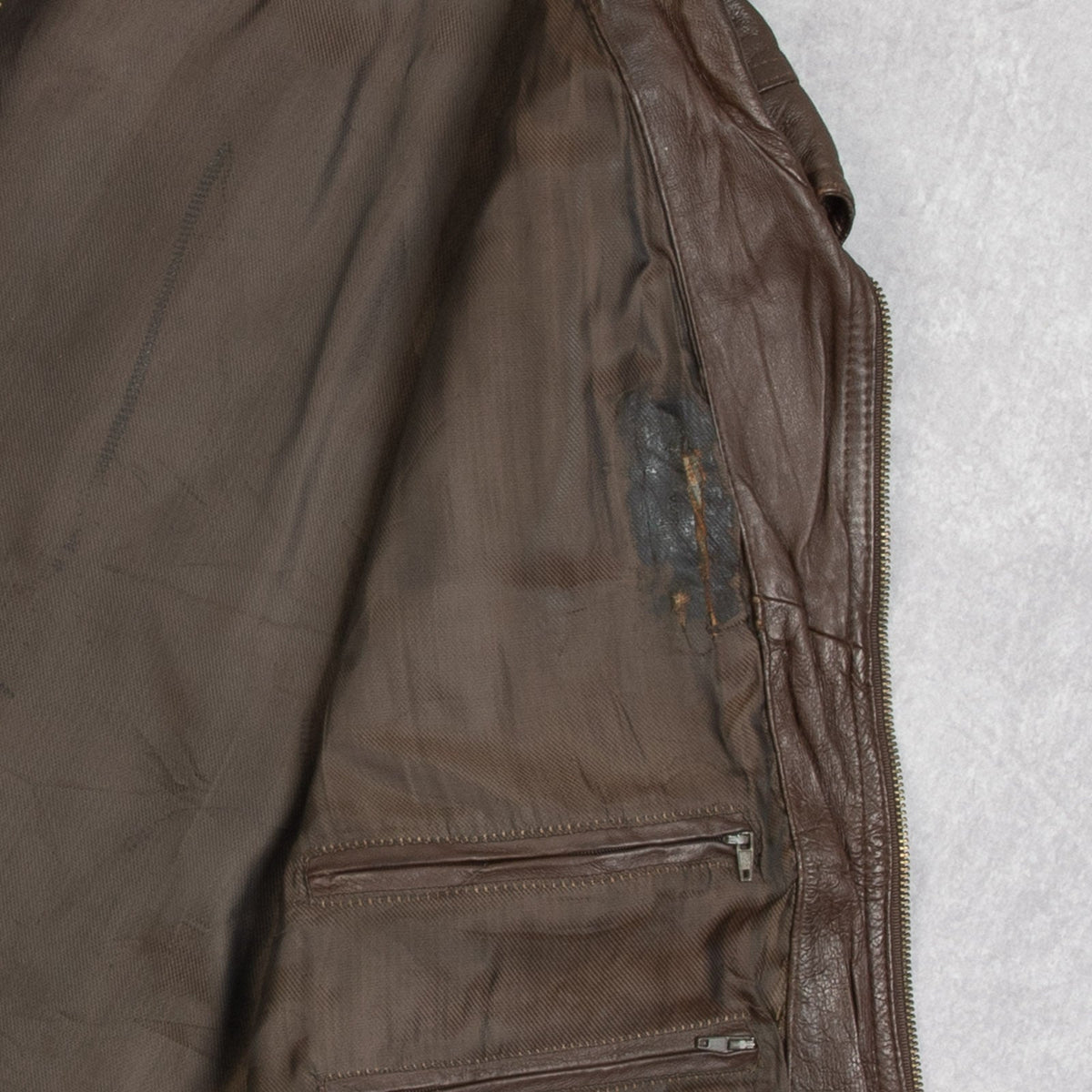 MEN'S VINTAGE 1980S LEATHER UTILITY VEST JACKET - LARGE