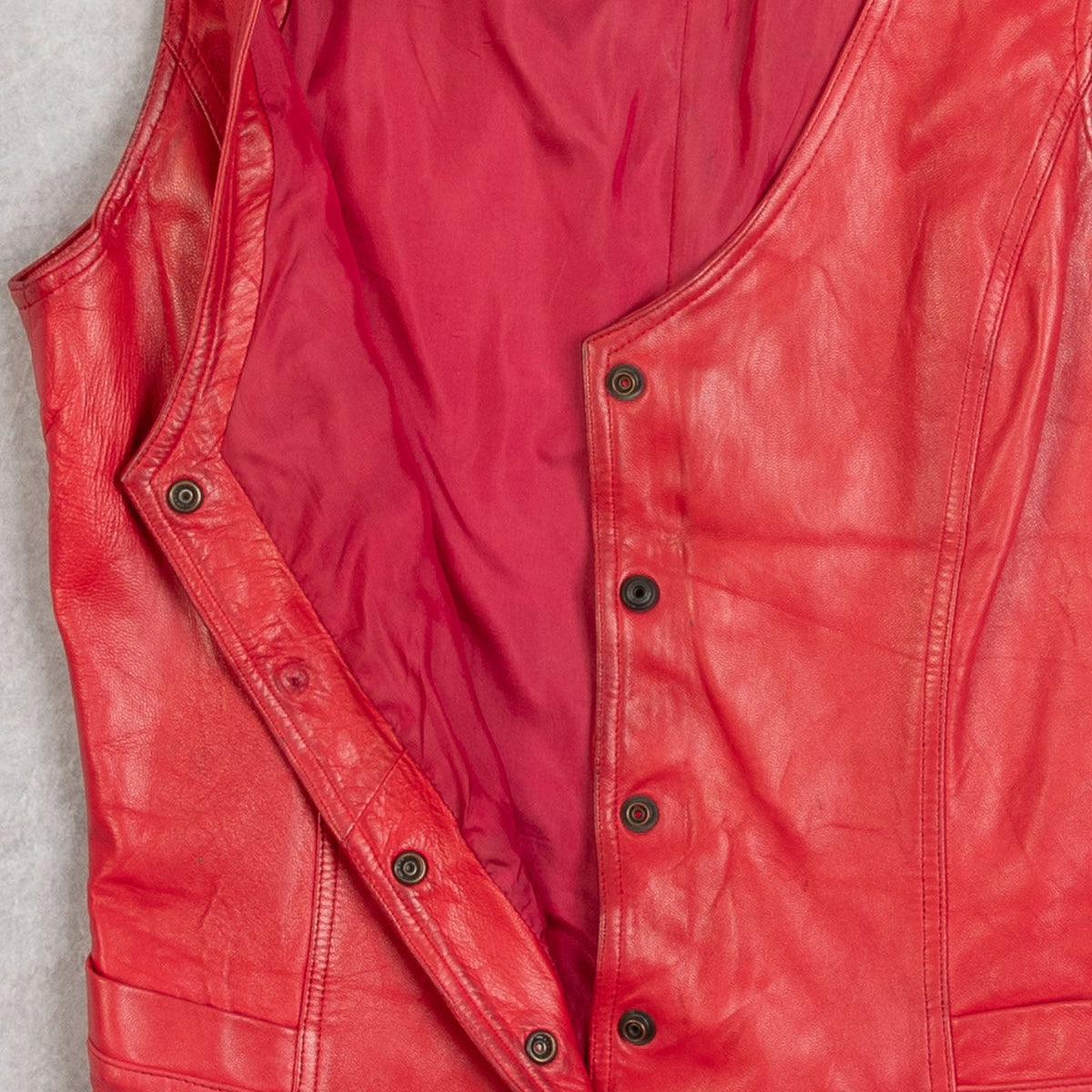 WOMEN'S VINTAGE 1980S LAMB SKIN FITTED LEATHER VEST JACKET - SMALL