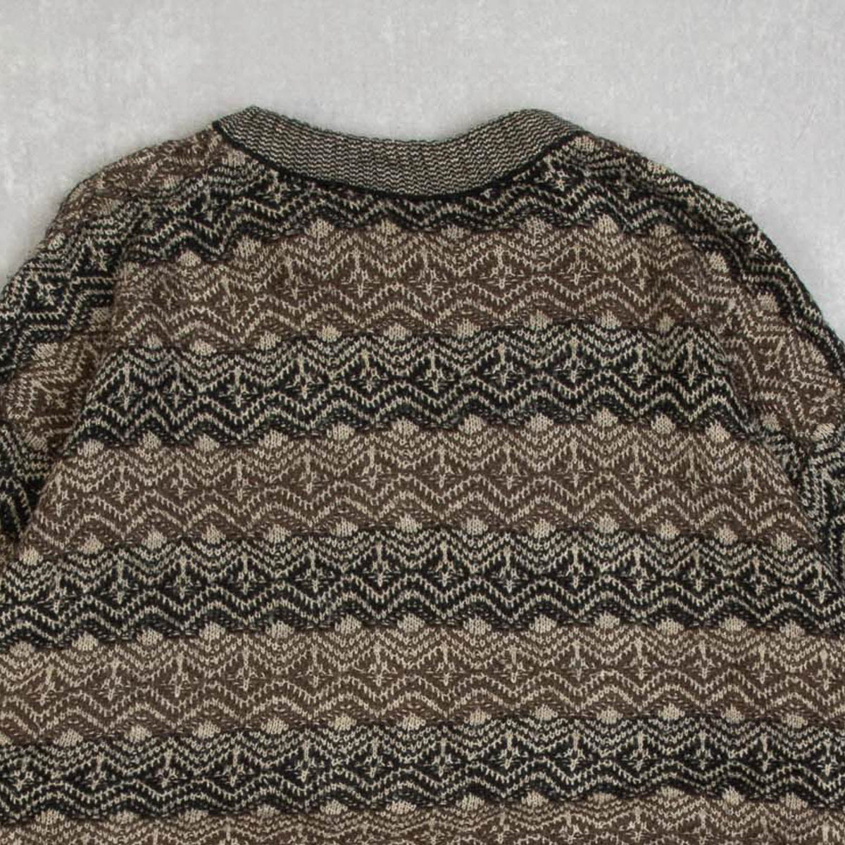 MEN'S VINTAGE 1990S PATTERNED STRIPED KNITTED JUMPER - MEDIUM