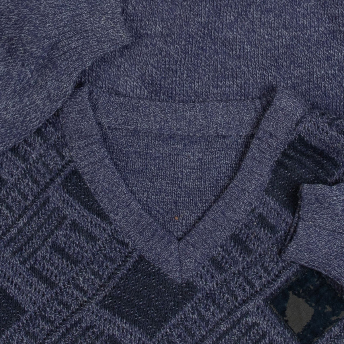MEN'S VINTAGE 1980S PATTERNED V-NEXK KNITTED JUMPER - X-LARGE