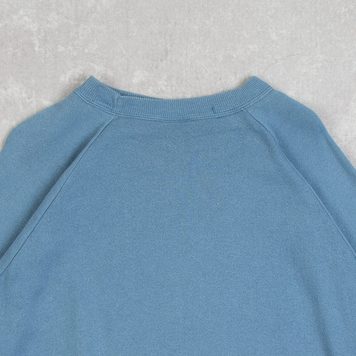 MEN'S VINTAGE 1990S BLANK RAGLAN SWEATSHIRT - X-LARGE