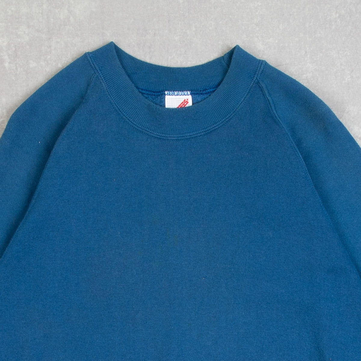 MEN'S VINTAGE 1980S BLANK RAGLAN SWEATSHIRT - LARGE