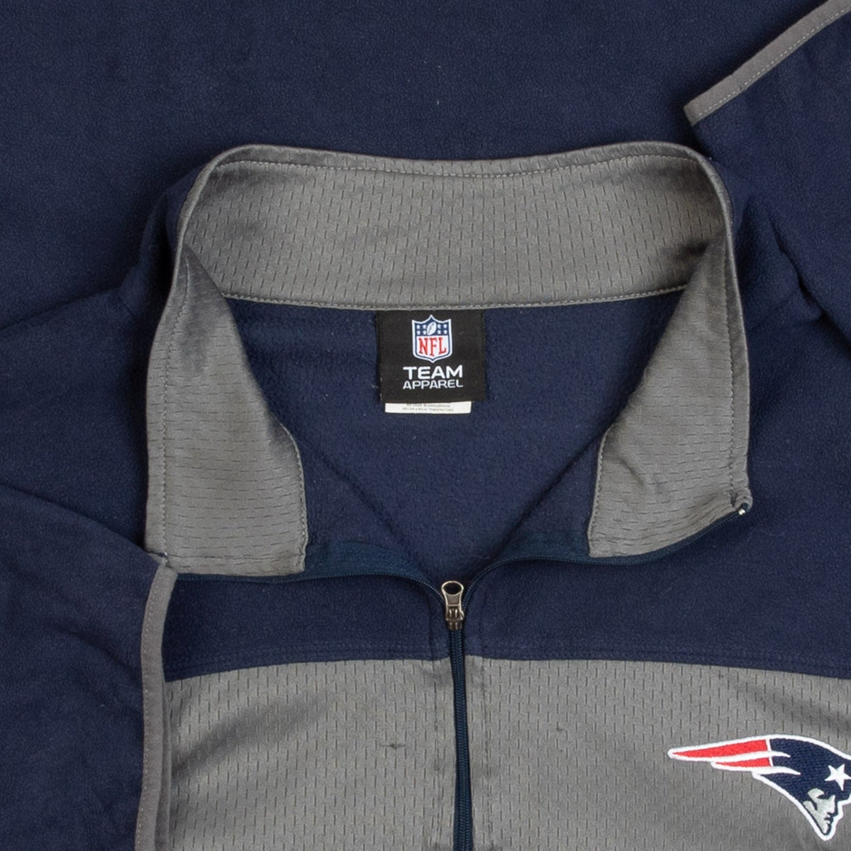 MEN'S VINTAGE 2000S NEW ENGLAND PATRIOTS QUARTER ZIP FLEECE - X-LARGE