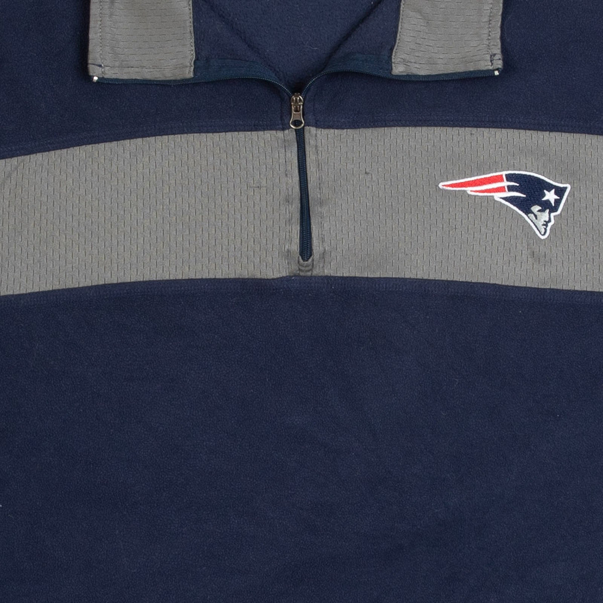 MEN'S VINTAGE 2000S NEW ENGLAND PATRIOTS QUARTER ZIP FLEECE - X-LARGE