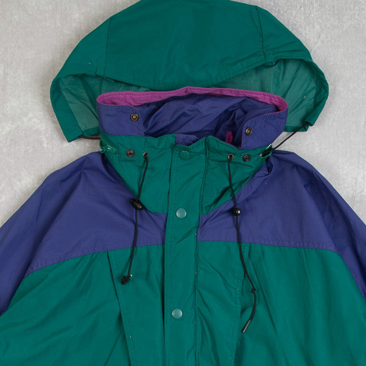 MEN'S VINTAGE SIERRA SPORT HOODED WATERPROOF JACKET - MEDIUM