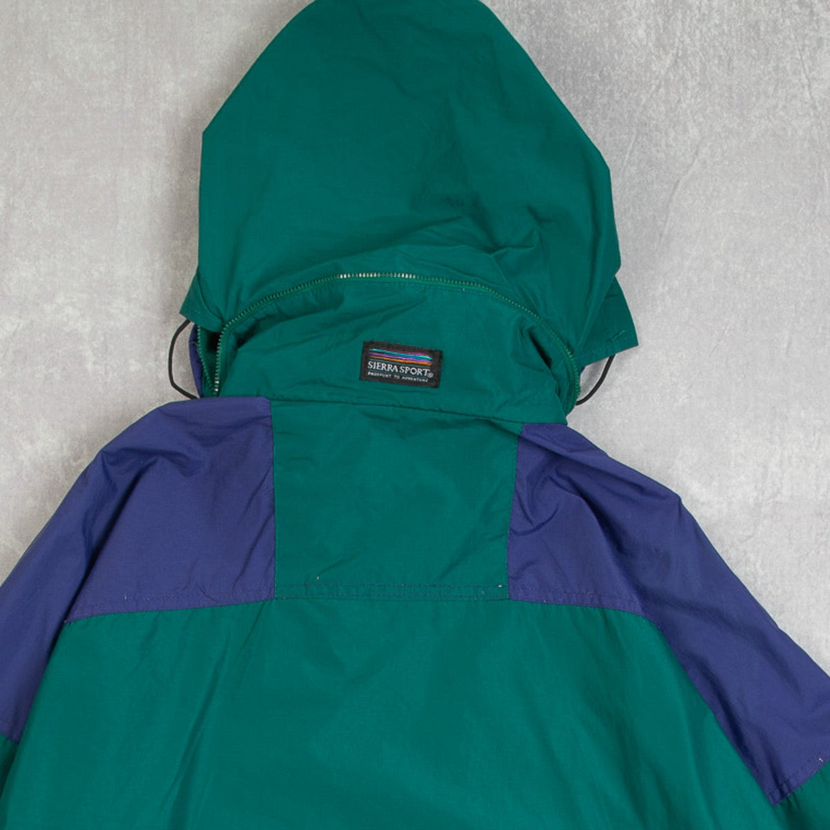 MEN'S VINTAGE SIERRA SPORT HOODED WATERPROOF JACKET - MEDIUM