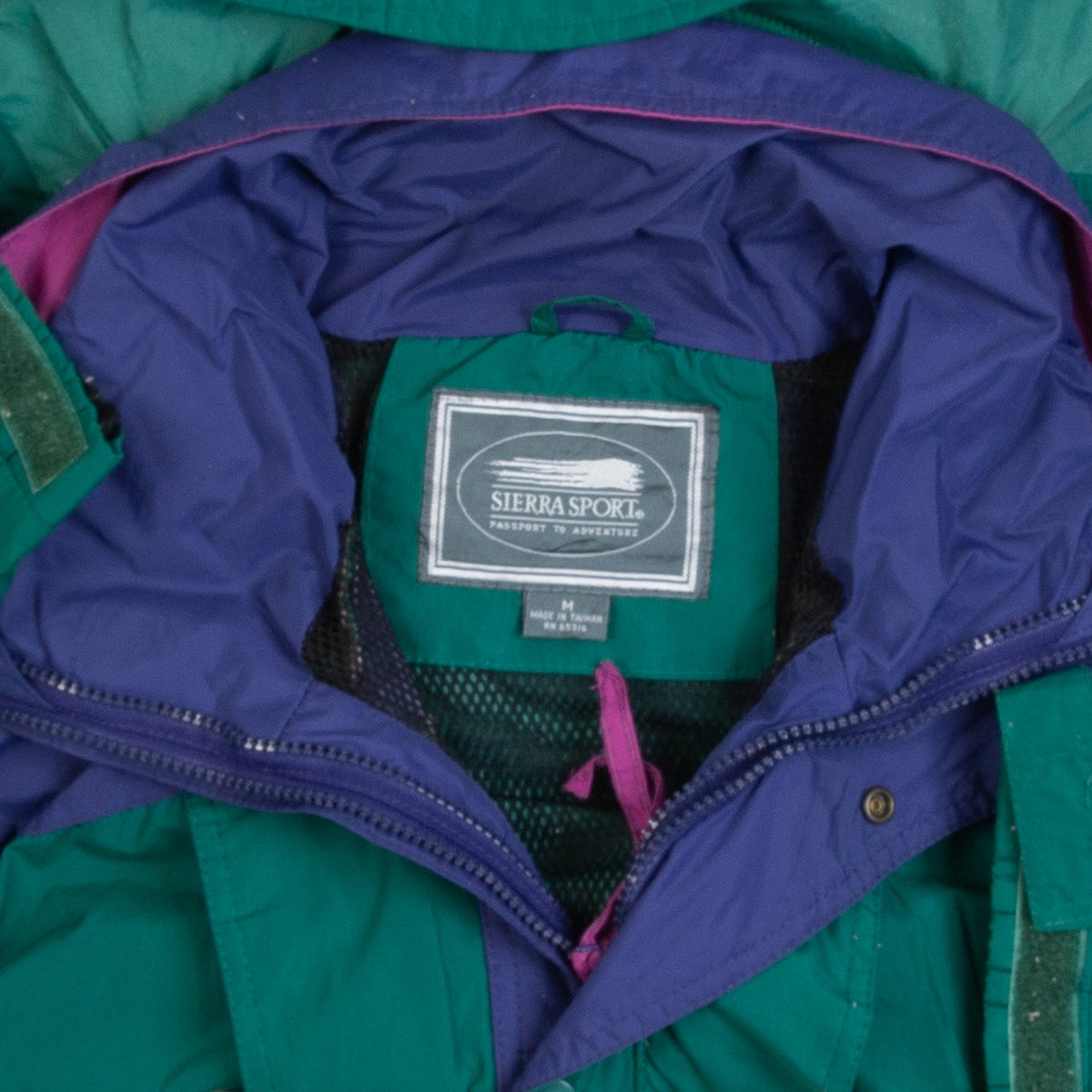 MEN'S VINTAGE SIERRA SPORT HOODED WATERPROOF JACKET - MEDIUM
