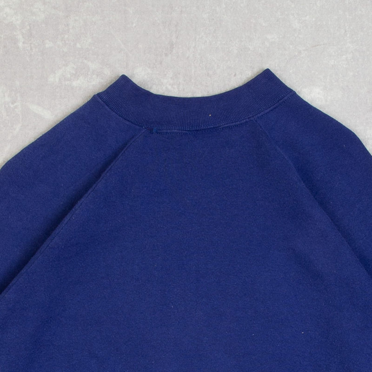 MEN'S VINTAGE 1990S BLANK RAGLAN SWEATSHIRT - SMALL
