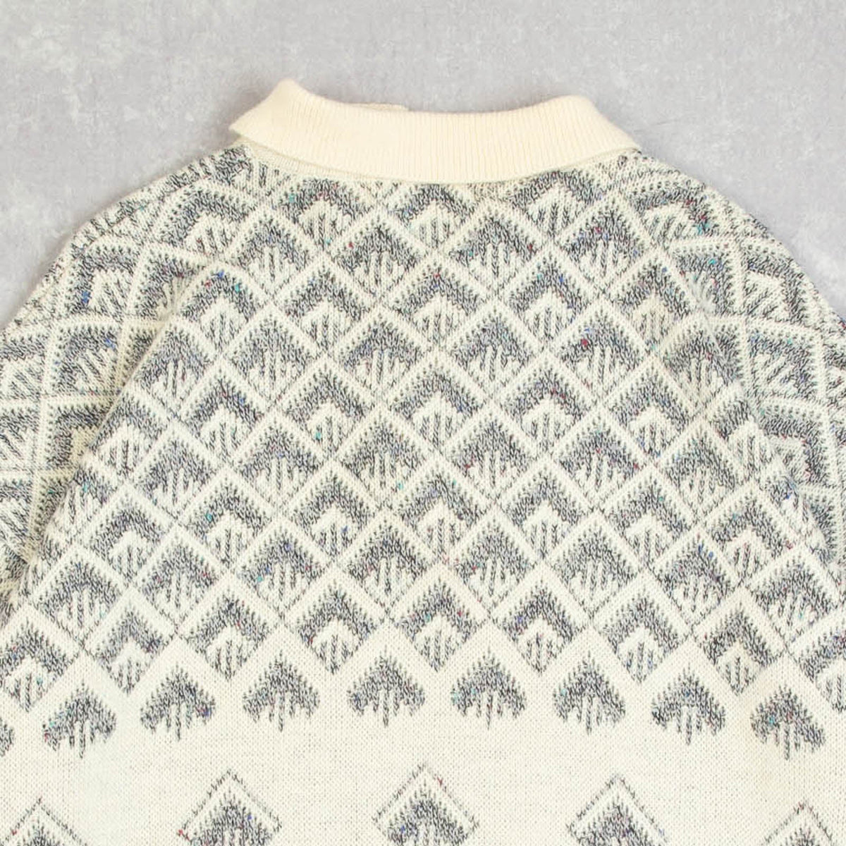 MEN'S VINTAGE 1990S PATTERNED KNITTED POLO JUMPER - LARGE
