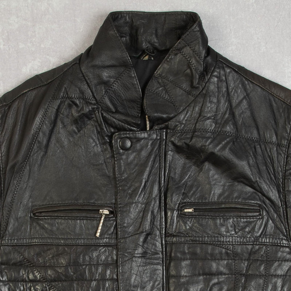 MEN'S VINTAGE 1980S LEATHER UTILITY GILET JACKET - X-LARGE