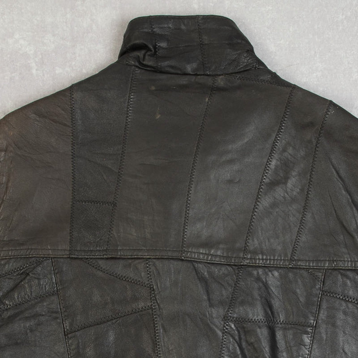 MEN'S VINTAGE 1980S LEATHER UTILITY GILET JACKET - X-LARGE