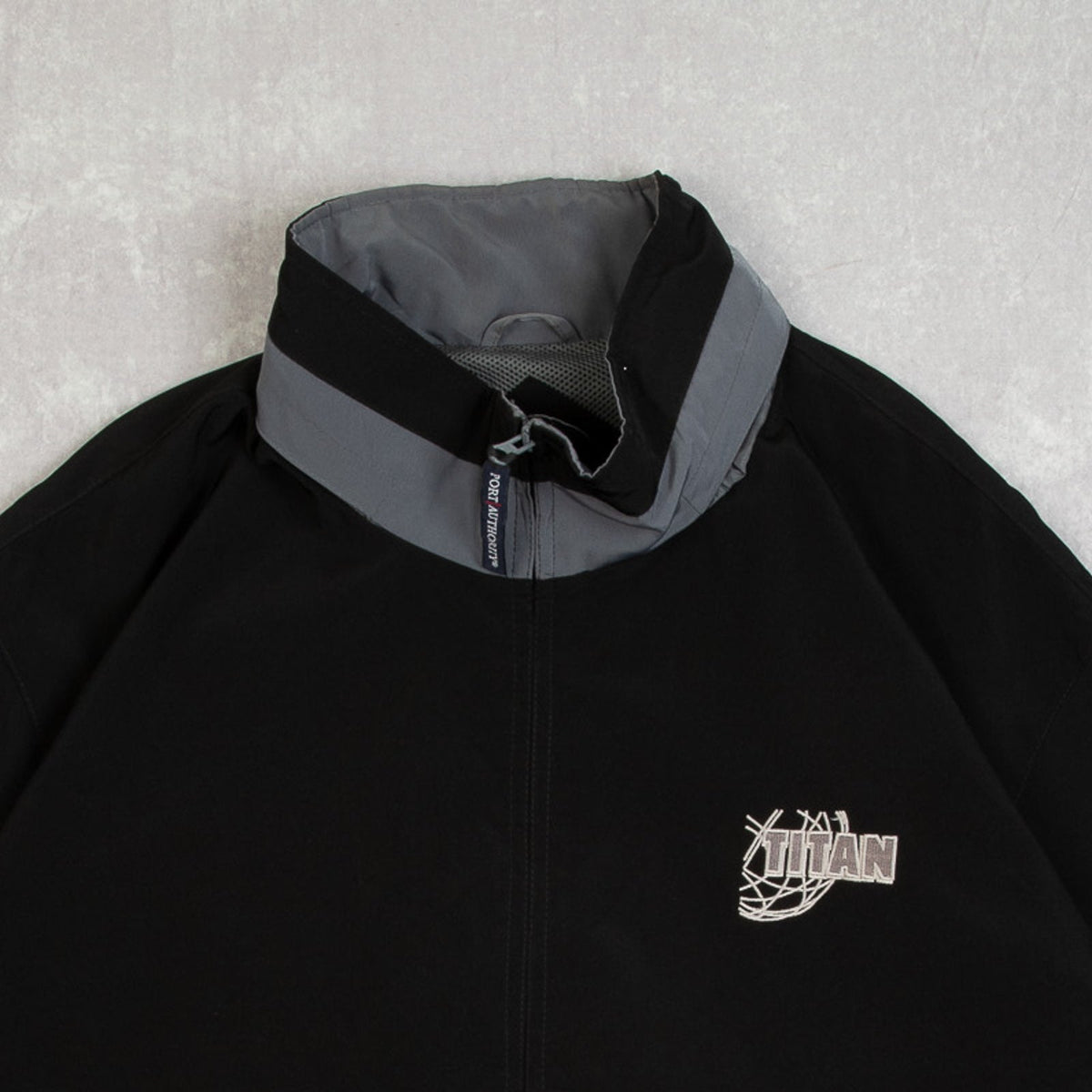 MEN'S VINTAGE 1990S TITAN WINDBREAKER JACKET - X-LARGE