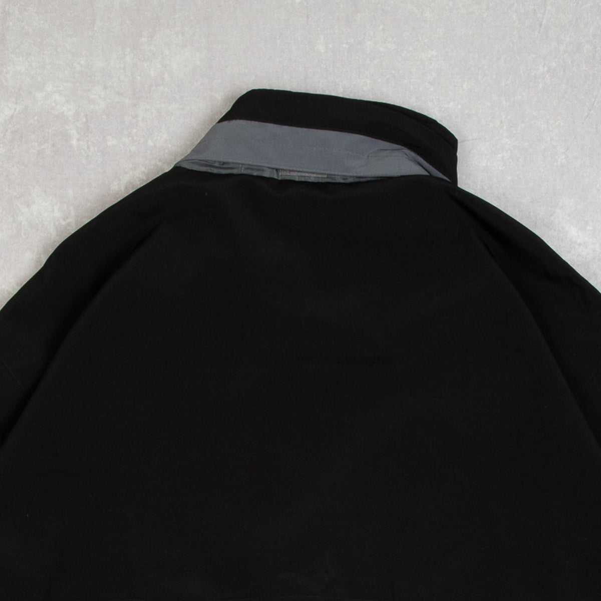 MEN'S VINTAGE 1990S TITAN WINDBREAKER JACKET - X-LARGE